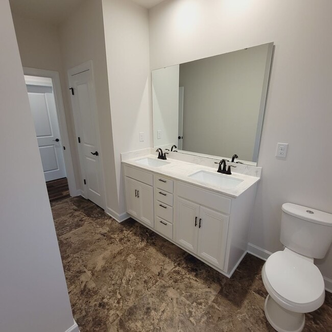 Building Photo - Spacious 4BR/.5BA Home in Steele Creek
