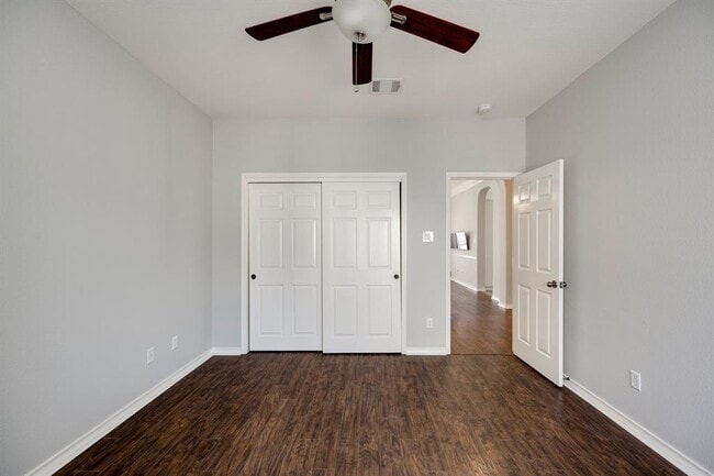 Building Photo - 2916 Alsatia Dr