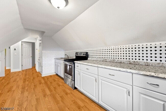 Building Photo - 76 Lafayette Ave