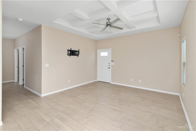 Building Photo - 3000 W Kenwood St