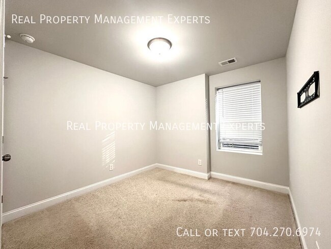 Building Photo - 2113 Statesville Ave