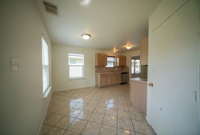 Building Photo - 9519 Deep Valley Dr