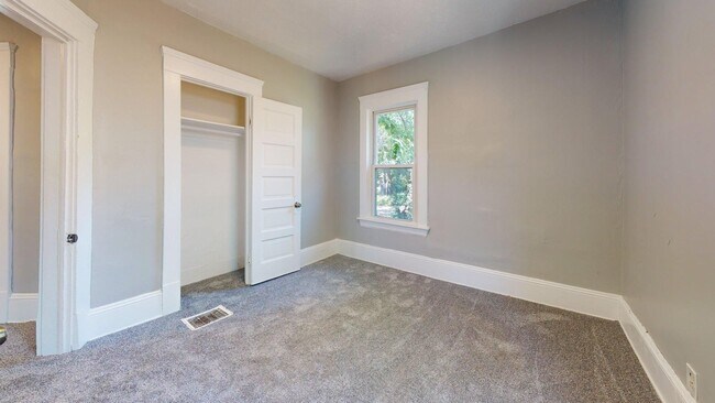 Building Photo - Cudell/West Blvd neighborhood; 4 bedroom/1 bath single family house for rent!