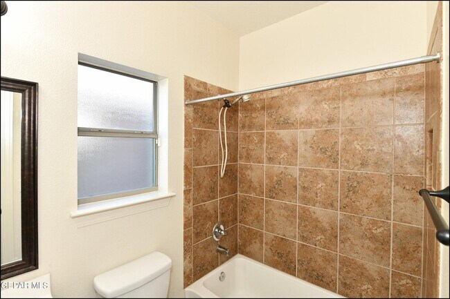 Building Photo - 14309 S Cave Ave