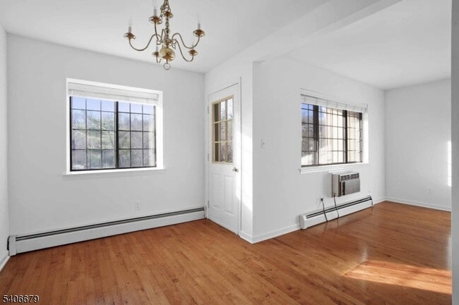 Building Photo - 25 Canterbury Rd