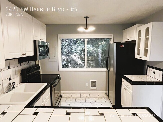 Building Photo - 3425 SW Barbur Blvd