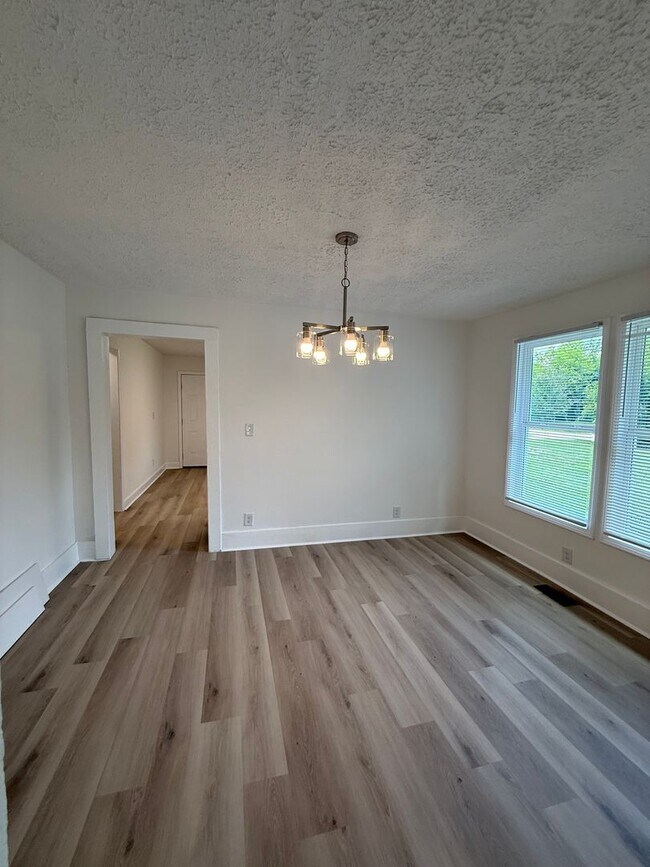 Building Photo - Space, Style & Location—All Under One Roof—For $1250 a Month