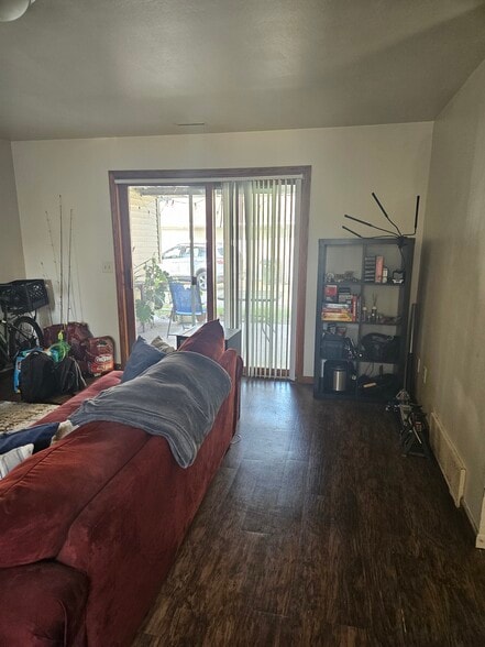 Living room - 329 W Benton St