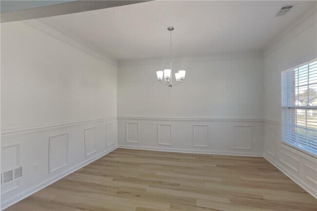 Building Photo - 5050 Roxton Ln
