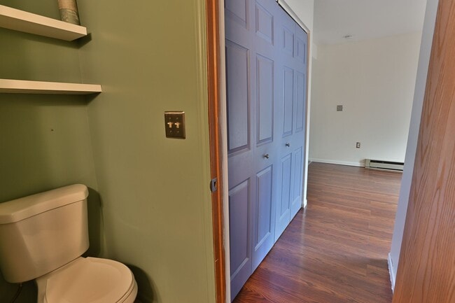 Building Photo - Townhouse in Highspire