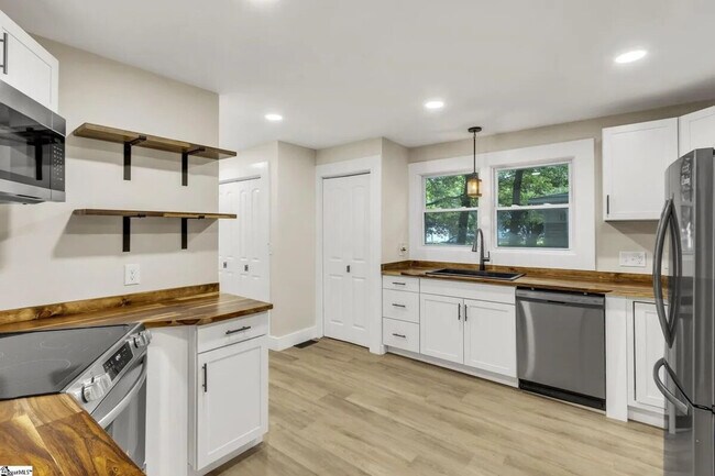 Building Photo - 203 Brockman Ave