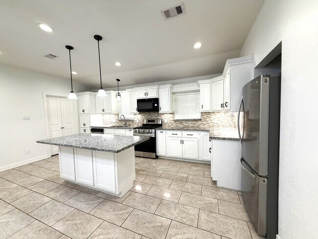 Building Photo - 5763 Westover St