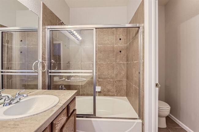 Building Photo - Newly Updated 3 Bedroom, 2 Bath Townhome I...