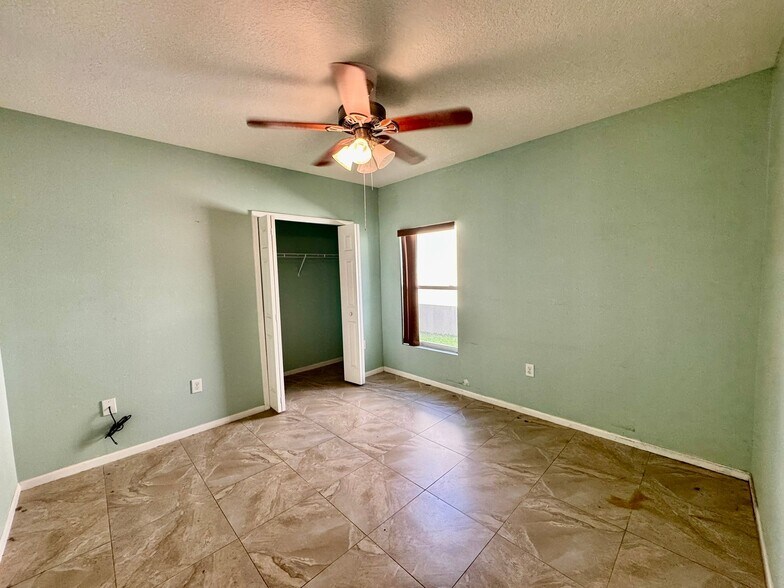 Building Photo - 3750 Aria Dr