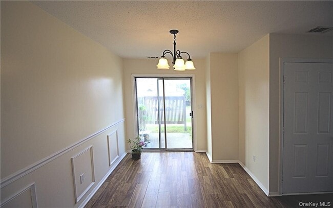 Building Photo - 2507 Whispering Hls