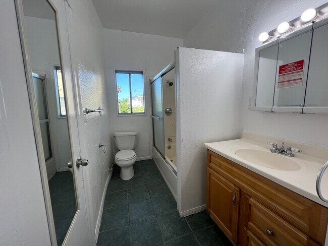 Downstairs Bath - 411 Isabel St