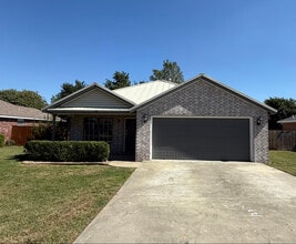 Building Photo - 674 Olivia Ln