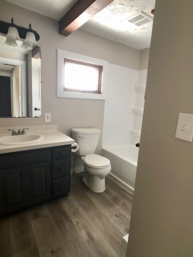 Building Photo - In JEROMESVILLE!  2 Bedroom Available!