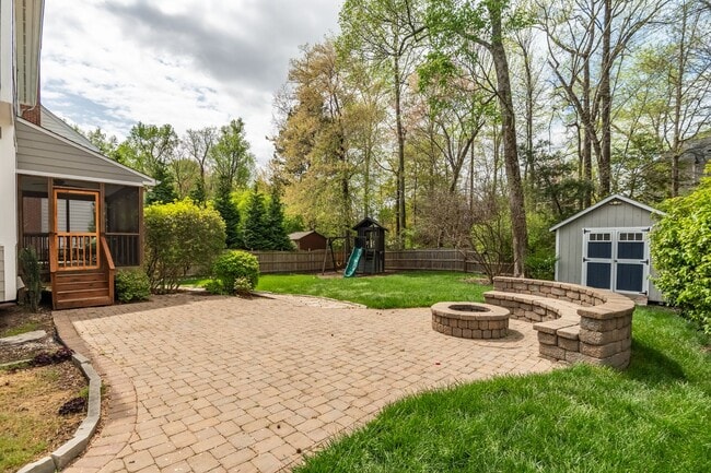 Building Photo - Spacious 5-Bedroom Home with Screened Porch and Office