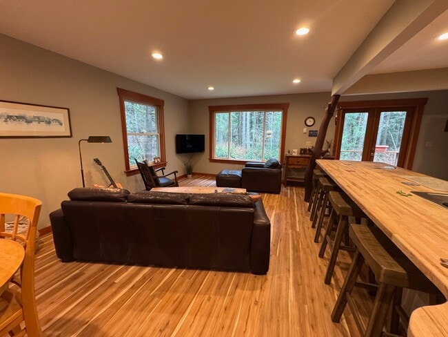 Building Photo - 28635 Vashon Hwy SW