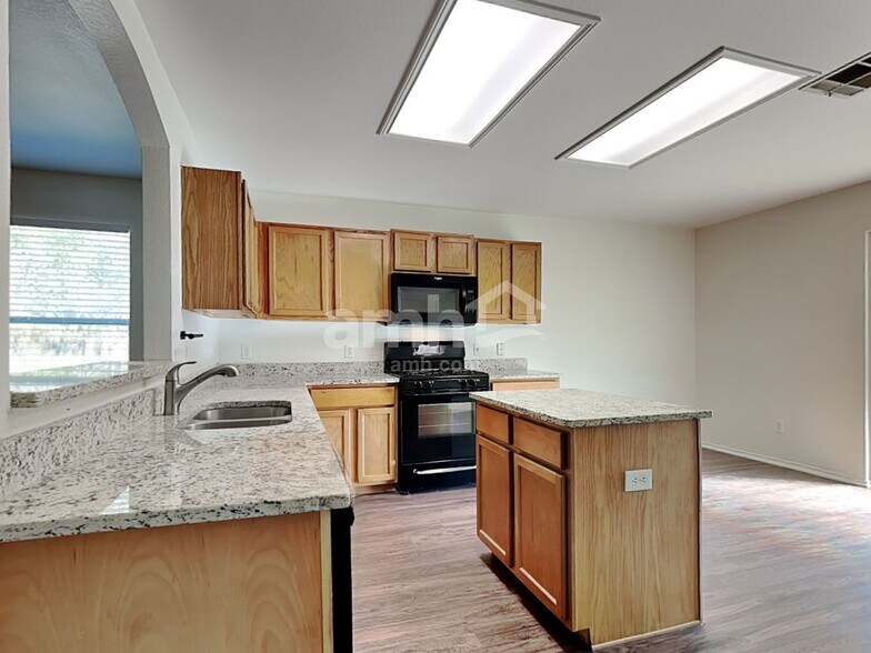 Building Photo - 161 Spring Branch Loop