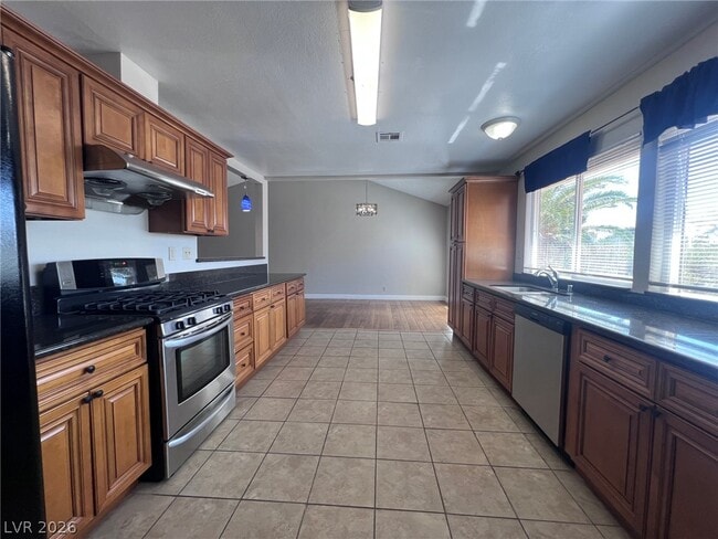 Building Photo - 3850 S Spitze Dr