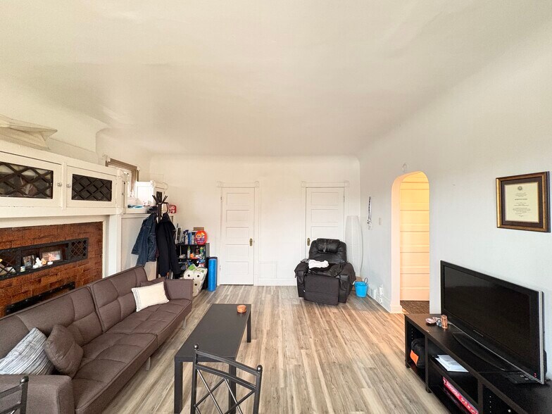 Building Photo - 5718 Ellsworth Ave