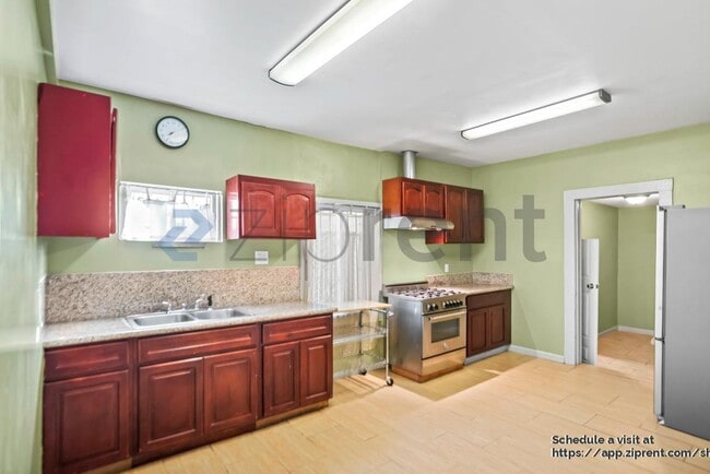 Building Photo - Unit 1
