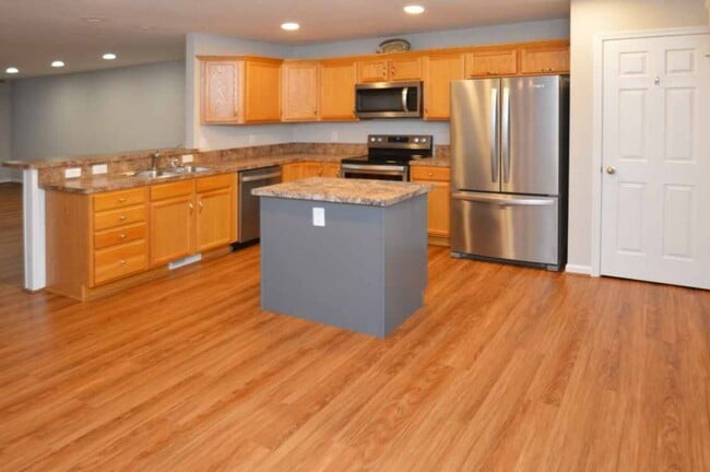 Building Photo - 226 Duncraig Dr