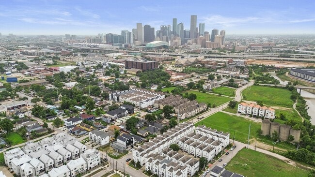 Building Photo - 2708 Kennedy St