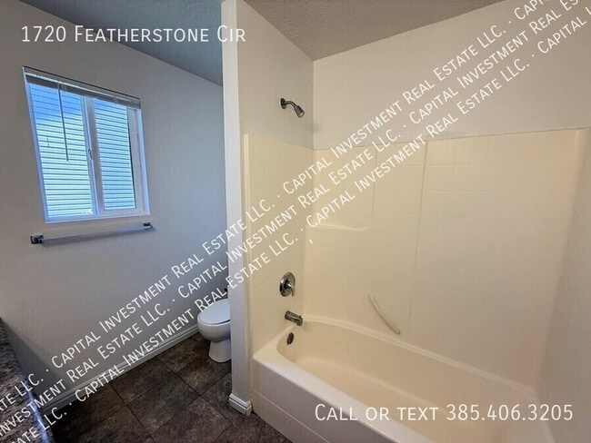 Building Photo - 1720 Featherstone Cir