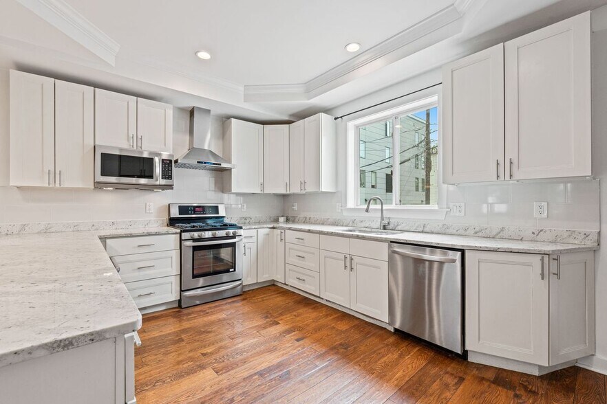 Building Photo - 1110 Orren St NE