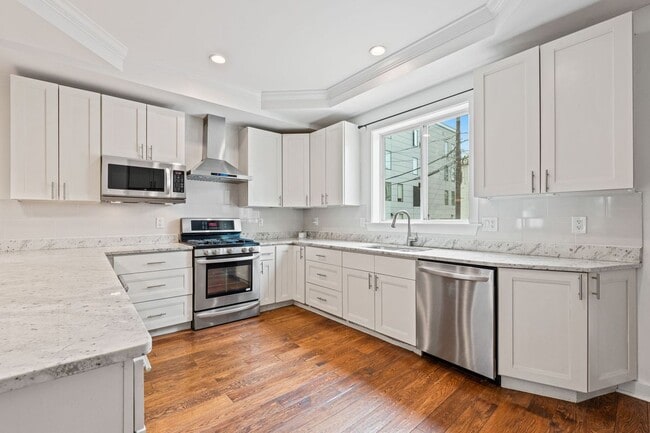 Building Photo - 1110 Orren St NE
