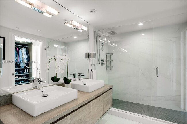 Building Photo - 400 Sunny Isles Blvd