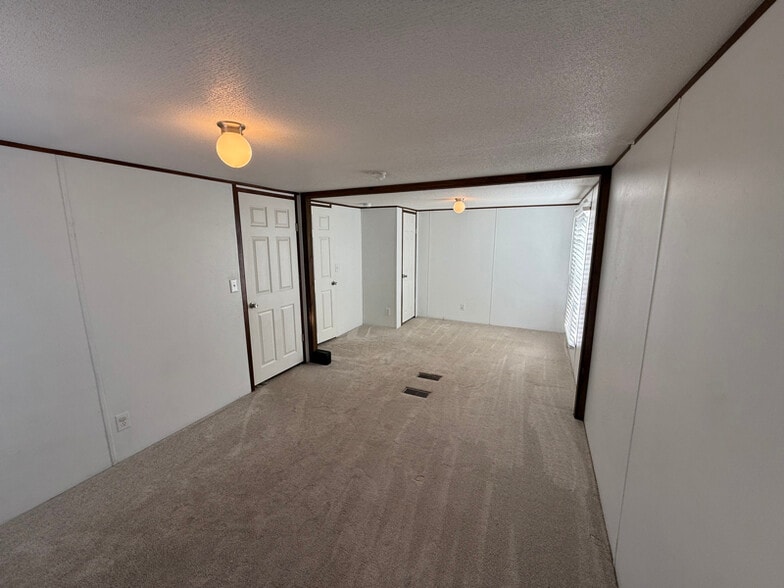 Building Photo - 202 Evelyn Ave