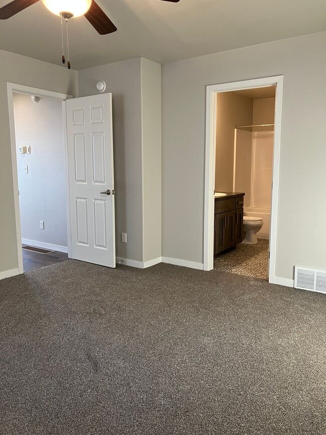 Building Photo - 4 Bed 3 Bath Single Family Home