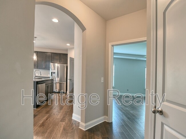 Building Photo - 2212 Scarlet Tanager St