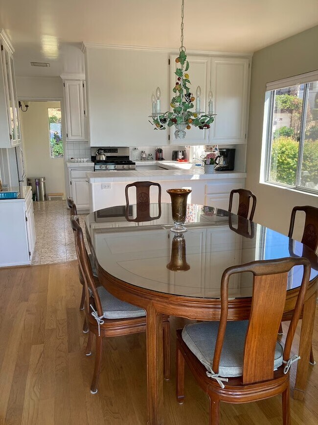 Building Photo - 911 Paseo Ferrelo