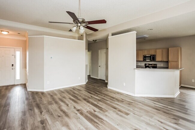 Building Photo - 11878 Meadhaven Dr