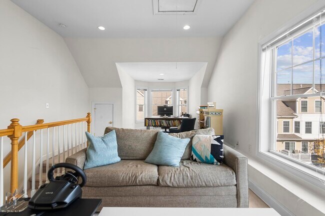 Building Photo - 85 Camp Ave