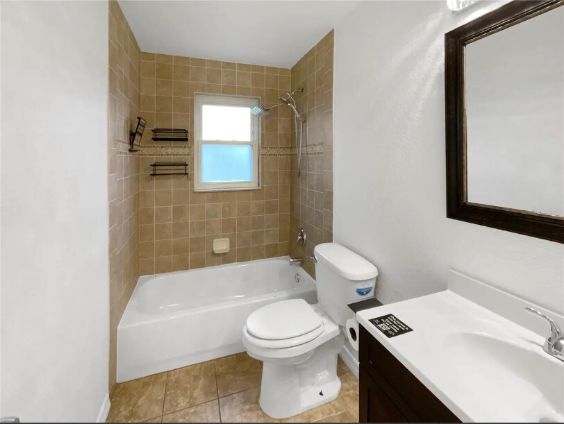 Building Photo - 930 School St