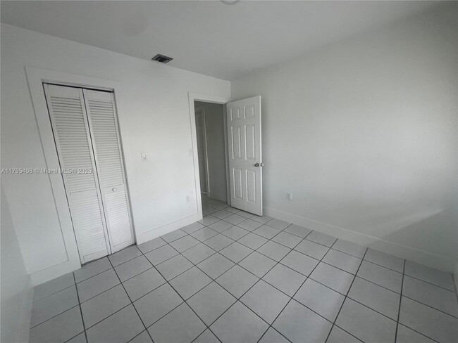Building Photo - 11720 SW 103rd Ln