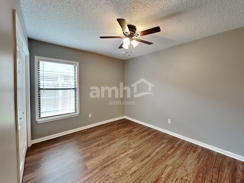 Building Photo - 1526 Bay Harbor Dr