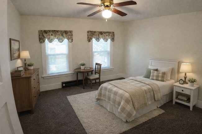 Building Photo - 1004 W 12th Ave