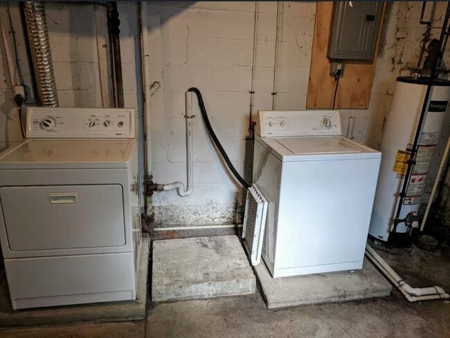 Building Photo - 223 E Maynard Ave