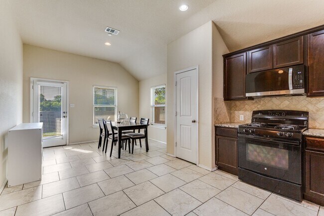 Building Photo - 3-BEDROOM, SINGLE STORY HOME IN CANDLEWOOD...