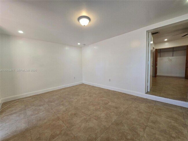 Building Photo - 2957 SW 36th Ct