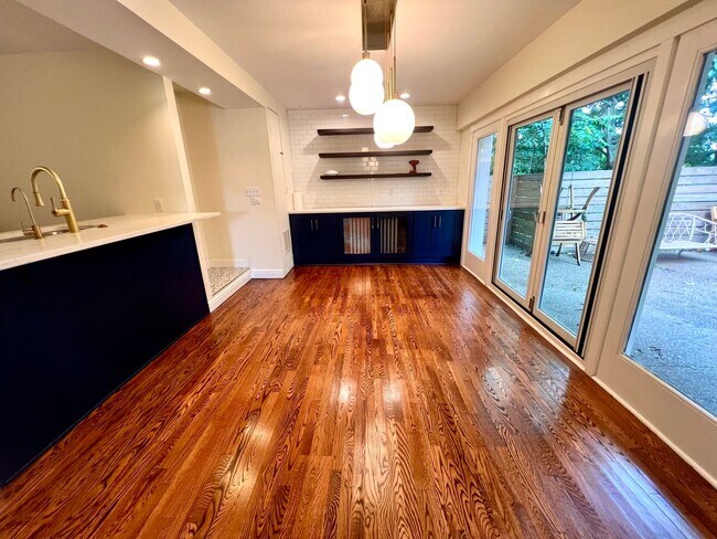 Building Photo - Pittsburgh - 3 Bedroom 1.5 Bathroom - Upda...