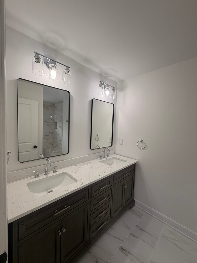 Building Photo - 126 East End Ave