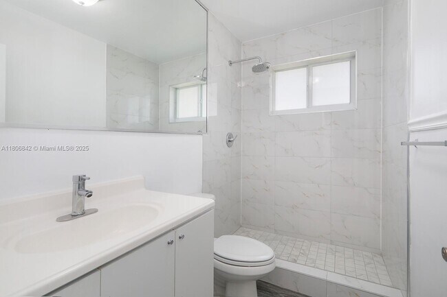 Building Photo - 900 Benevento Ave